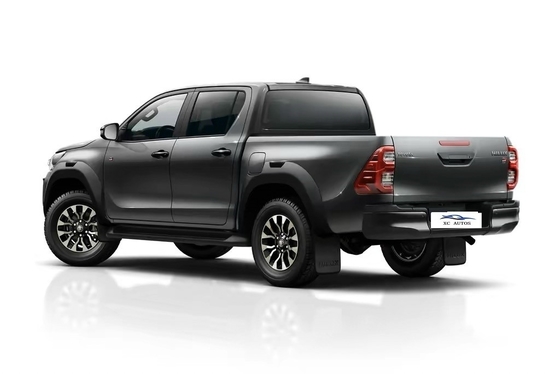 4X4ピックアップトラック マルチリンクの後ろサスペンションとLEDヘッドライト付きの中古トヨタヒラックス