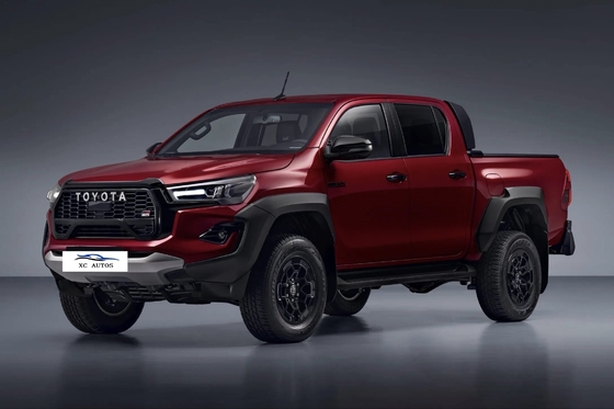 4X4ピックアップトラック マルチリンクの後ろサスペンションとLEDヘッドライト付きの中古トヨタヒラックス