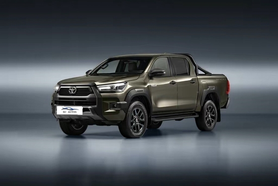 4X4ピックアップトラック マルチリンクの後ろサスペンションとLEDヘッドライト付きの中古トヨタヒラックス