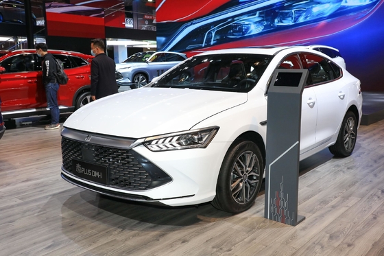 最大出力 150-200PS BYD Qin Plus Dm-I ハイブリッド電気自動車 セダン 左方向