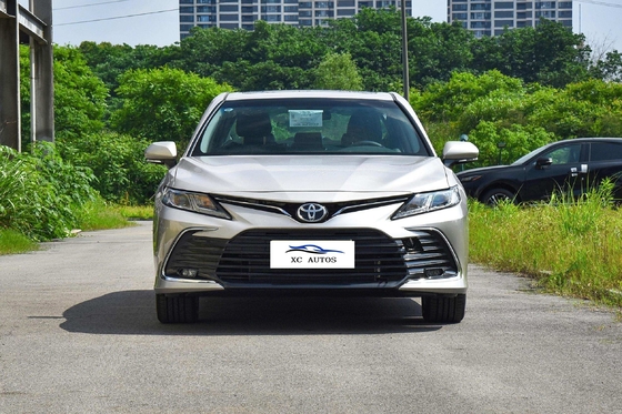 2018年 トヨタ・キャムリー LEDヘッドライト付きの中古車 2エンジンのピークモデル 5席