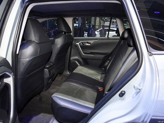 最大トルク Nm 200-300Nm トヨタ RAV4 5ドア 5人座 2020 Rva4 燃料 コンパクト SUV