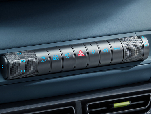 BYDのヘッチバックの電動ステアリングシステムで スムーズ運転を体験