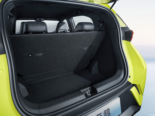 BYDのヘッチバックの電動ステアリングシステムで スムーズ運転を体験