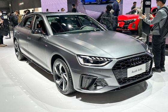 高速豪華 オディ A4l ガソリン 中型セダン Euro IV 排気基準 中古車