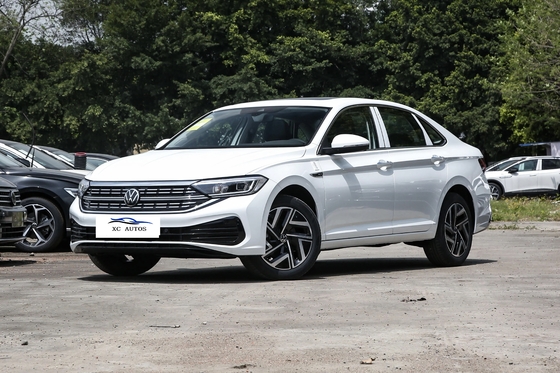フォルクスワーゲン・サギター 常用燃料のガソリン車 4ドア5座車体構造