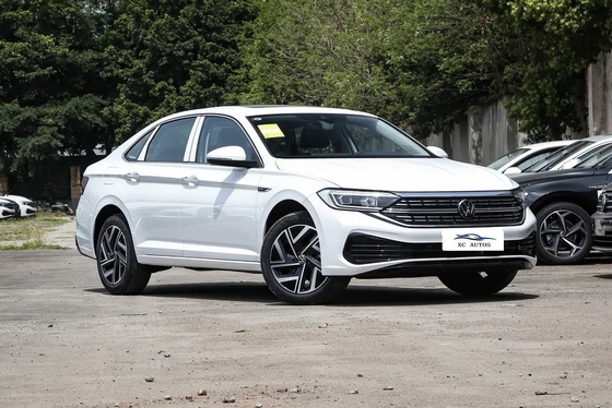 フォルクスワーゲン・サギター 常用燃料のガソリン車 4ドア5座車体構造