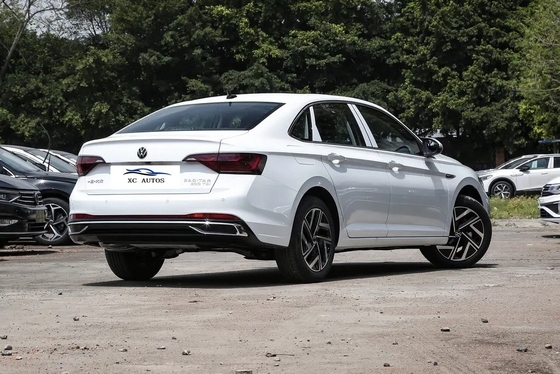 フォルクスワーゲン・サギター 常用燃料のガソリン車 4ドア5座車体構造