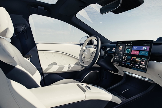 75KWH 電動車 Zeekr 007 RWD フロント 4 バック 4 ラダー付き 高速電動車