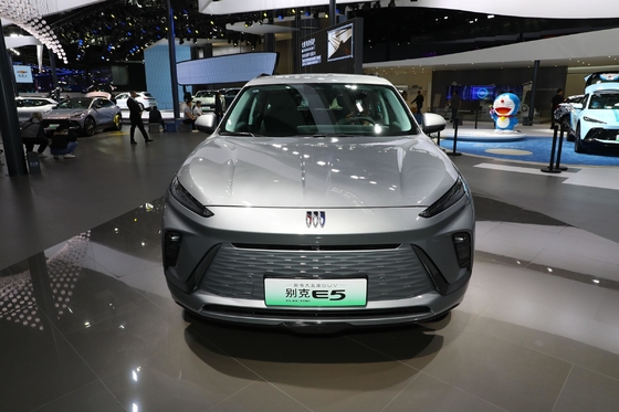 ビュイック E5 シルバー ロングレンジ 620KM SUV 高速用電気自動車