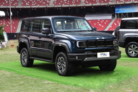 北京Bj40 屋根付き ガソリンSUV 車 2.3t 大型車 中古車