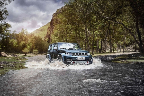 北京Bj40 屋根付き ガソリンSUV 車 2.3t 大型車 中古車