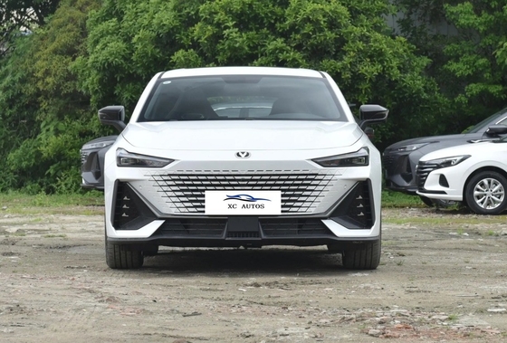 CHANGAN UNI-V バージョン コンパクトカー 1.5T 188hp L4 5ドア 5座ヘッチバック 7速ダブルクラッチ DCT