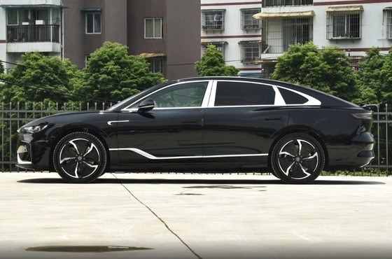 タッチスクリーンとフロント4 リア2 ラダー ヴォヤ ズイグアング 電動車 2023ver. 580km 標準レンジ 中型SUV