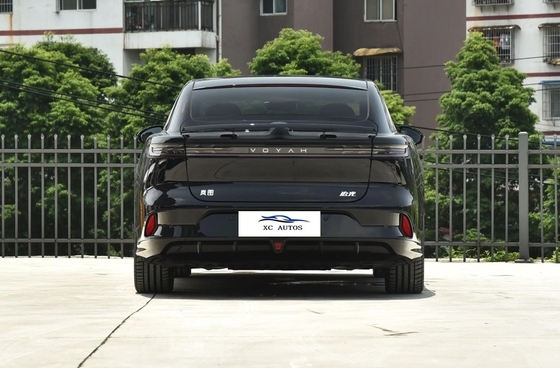 タッチスクリーンとフロント4 リア2 ラダー ヴォヤ ズイグアング 電動車 2023ver. 580km 標準レンジ 中型SUV
