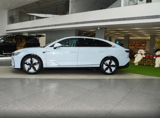 タッチスクリーンとフロント4 リア2 ラダー ヴォヤ ズイグアング 電動車 2023ver. 580km 標準レンジ 中型SUV