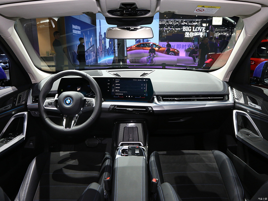 電気ステアリングシステムとマクファーソン フロントサスペンション IX1 EV コンパクト SUV スポーツカー