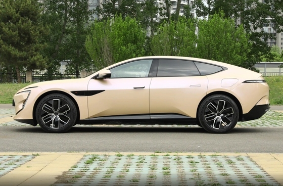 2024 700 トリプルレーザー 後部駆動 高級型 中型・大型車 4ドア5座車体構造