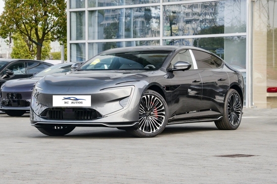 4ドア5座車体構造 アバター12 EV 2024 650 トリプルレーザー 4WD パフォーマンスエディション
