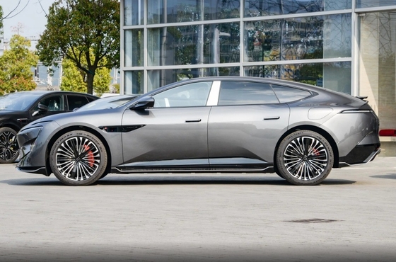 4ドア5座車体構造 アバター12 EV 2024 650 トリプルレーザー 4WD パフォーマンスエディション