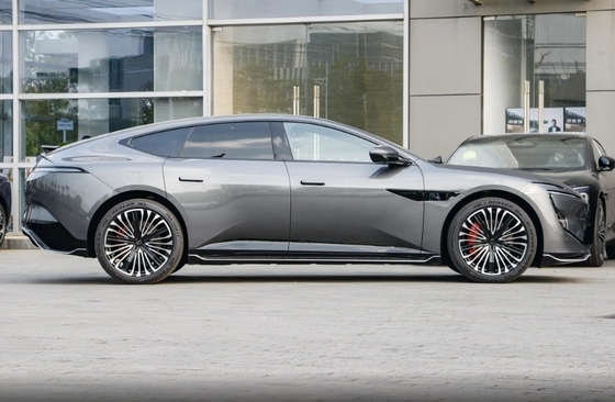 4ドア5座車体構造 アバター12 EV 2024 650 トリプルレーザー 4WD パフォーマンスエディション