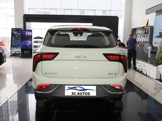 2023 Neta V Rhd Cars EV SUV マクフェルソンフロントサスペンション付きの広場と5席