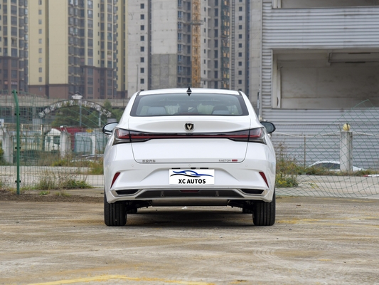 2024年 チャンガン・レートン・プラス 左方向車と安価なガソリン付きの4ドア燃料車