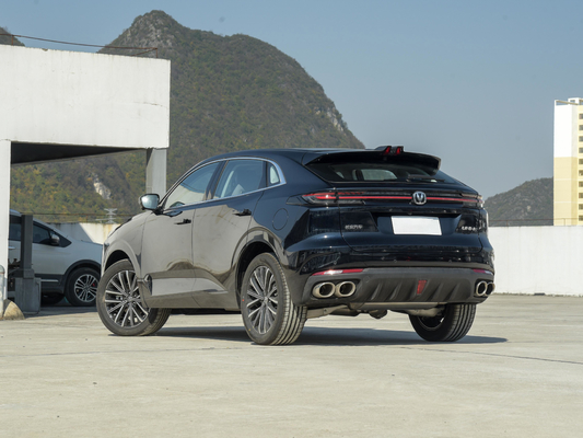 チャンガン・ユニ-K 2.0T ガソリンSUV 2024 電動運転席調整とLEDヘッドライト