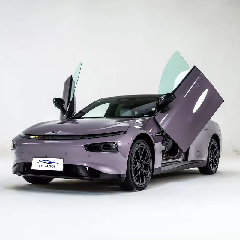 Xpeng P7 EV セダン 多機能ステアリングと最大トルク Nm 400-500Nm